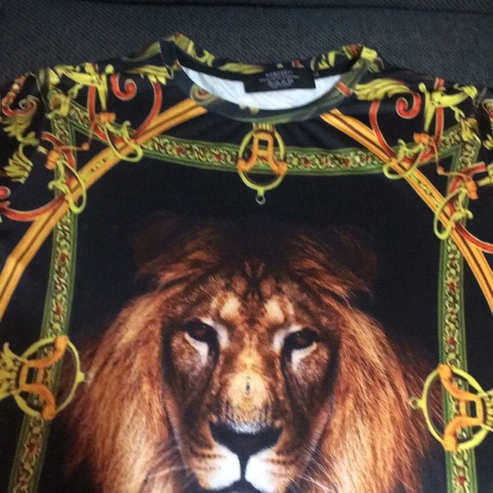Men’s shirt.